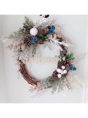 Wreath Flippers Handcrafted 18" Frosted "Welcome" Sign Grapevine Wreath